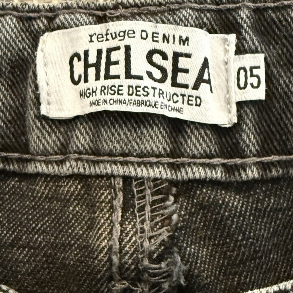 Refuge Denim Distressed Shorts Women's 5 Juniors Black Destructed trendy - Picture 3 of 4